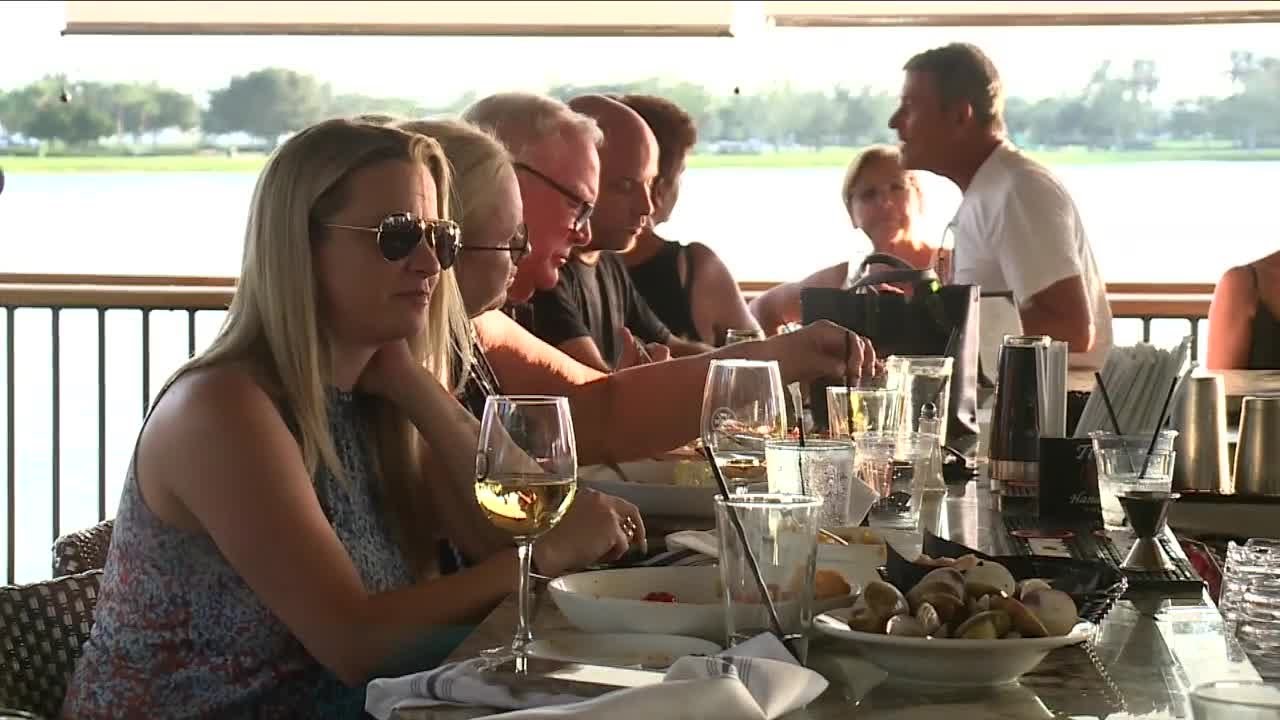 Extreme heat doesn't stop visitors to Port St. Lucie restaurant