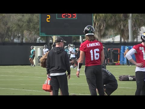 Jaguars' Trevor Lawrence returns to practice in 'limited capacity' after suffering shoulder injury