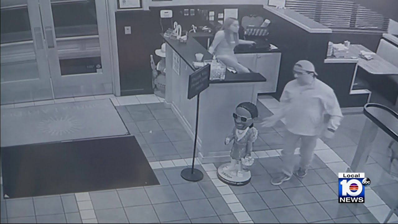 Man is caught on camera stealing a Snoop Dogg bobblehead