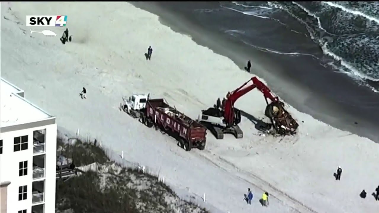 FWC demolishes sailboat stranded on Jacksonville Beach