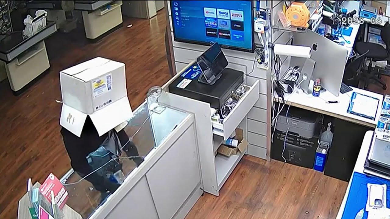 Caught on Camera: Man ROBS Phone Repair Store in Miami Gardens With a BOX ON HIS HEAD