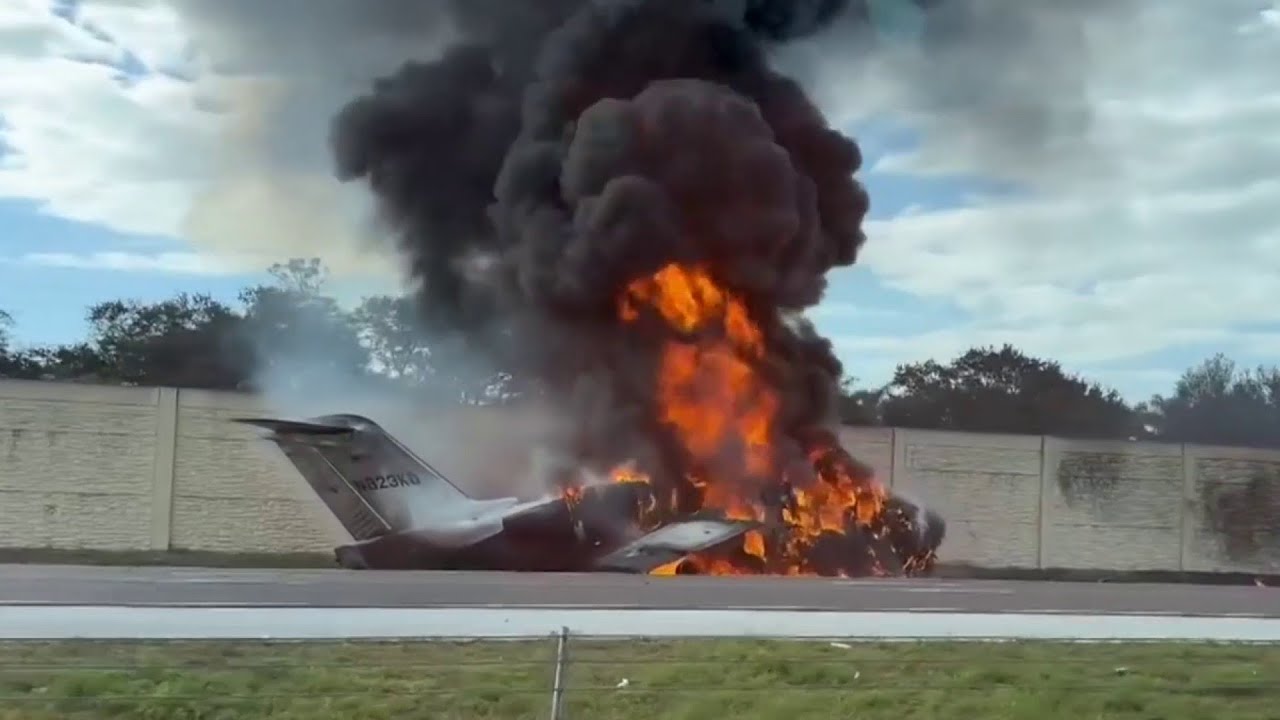 Plane crashes, bursts into flames on I-75 near Naples