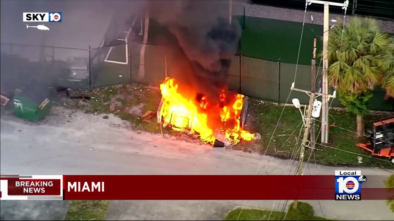 Trash fires break out near I-95 in Miami