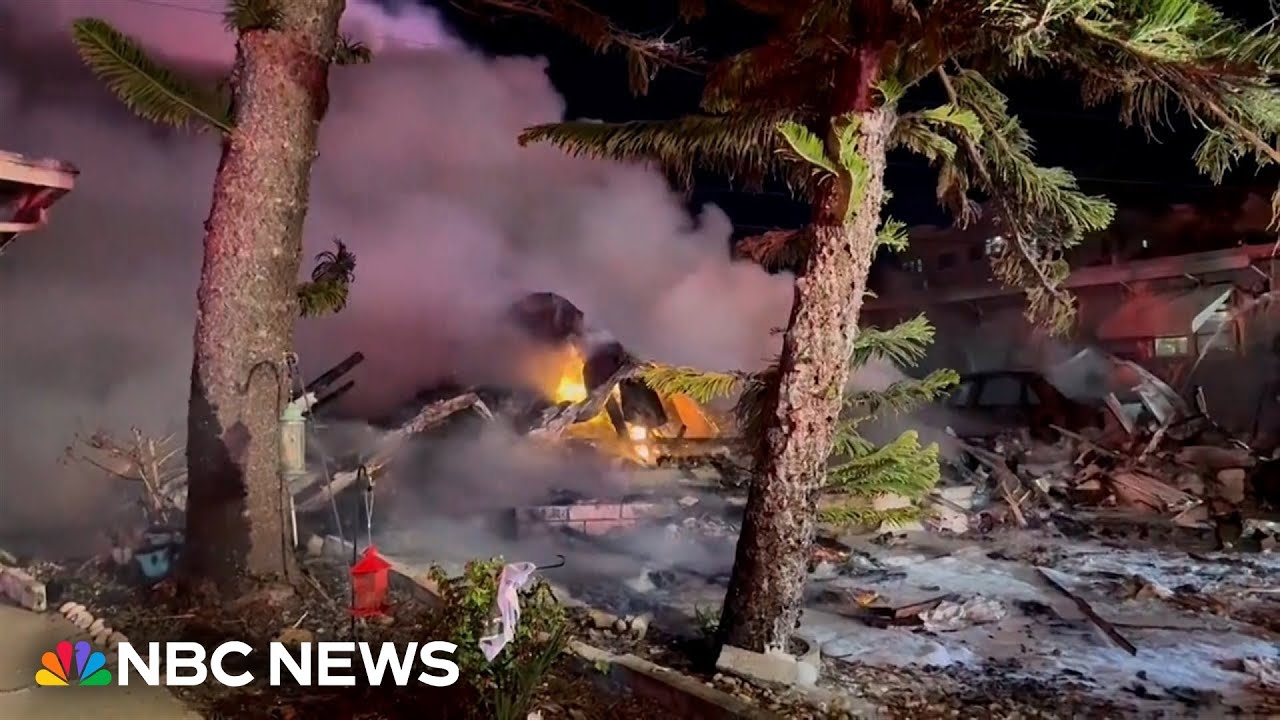 Several deaths reported after small plane crashes into Florida mobile home park