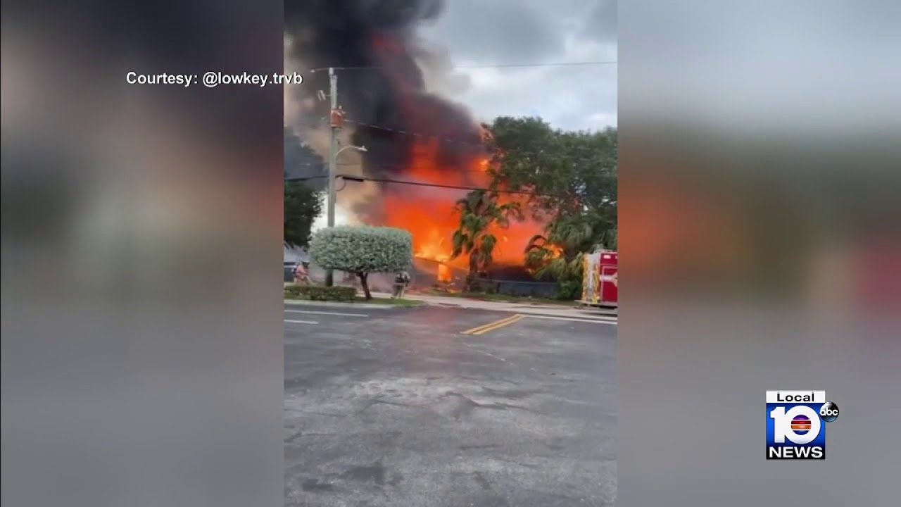 Large blaze in Fort Lauderdale extinguished by firefighters