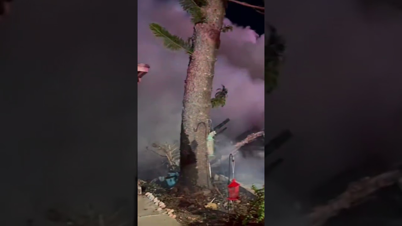 Video of plane crash into mobile home park in Clearwater, FL