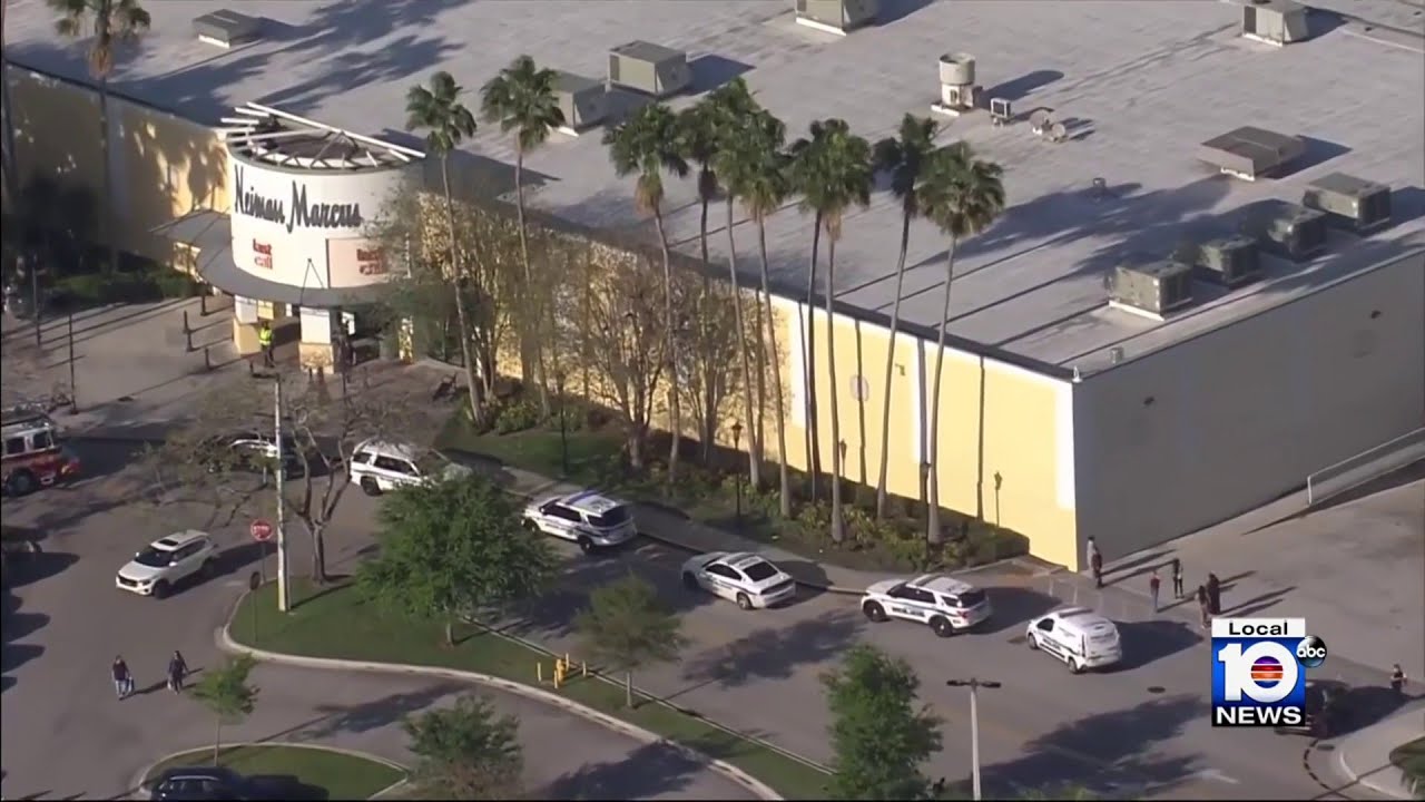 Suspects use pepper spray in display-breaking burglary at Sawgrass Mills Mall